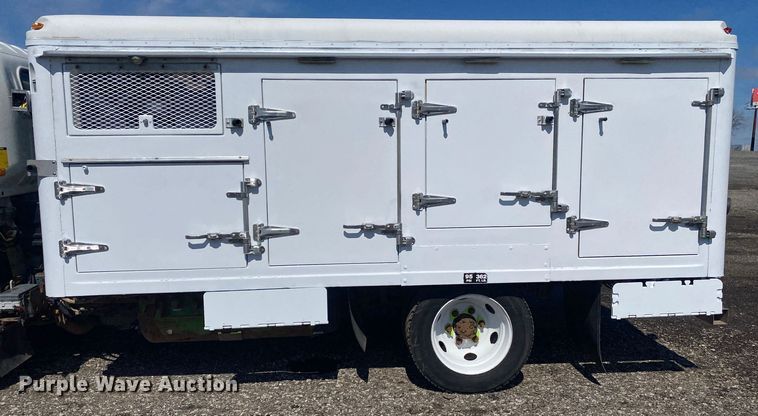 image for item KB9557 2015 Isuzu NPR  delivery truck