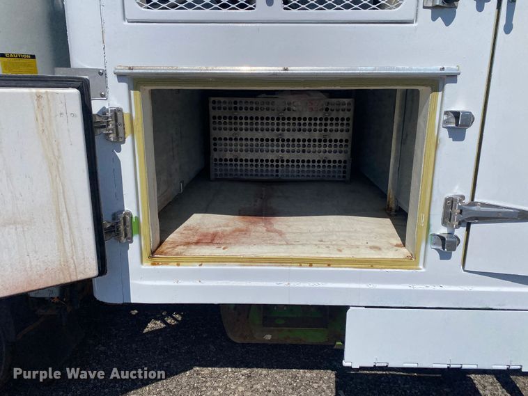 image for item KB9557 2015 Isuzu NPR  delivery truck