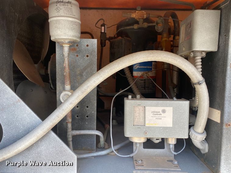 image for item KB9557 2015 Isuzu NPR  delivery truck