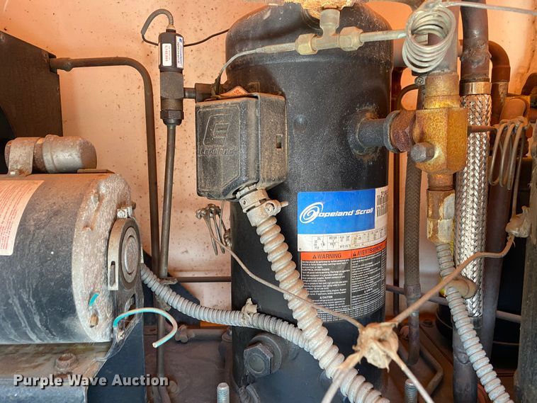 image for item KB9557 2015 Isuzu NPR  delivery truck