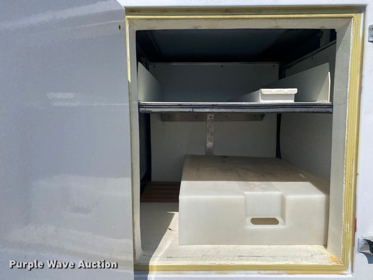 image for item KB9557 2015 Isuzu NPR  delivery truck