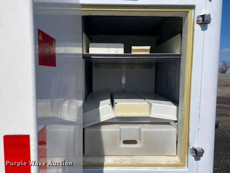 image for item KB9557 2015 Isuzu NPR  delivery truck