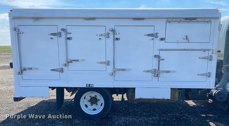 image for item KB9557 2015 Isuzu NPR  delivery truck