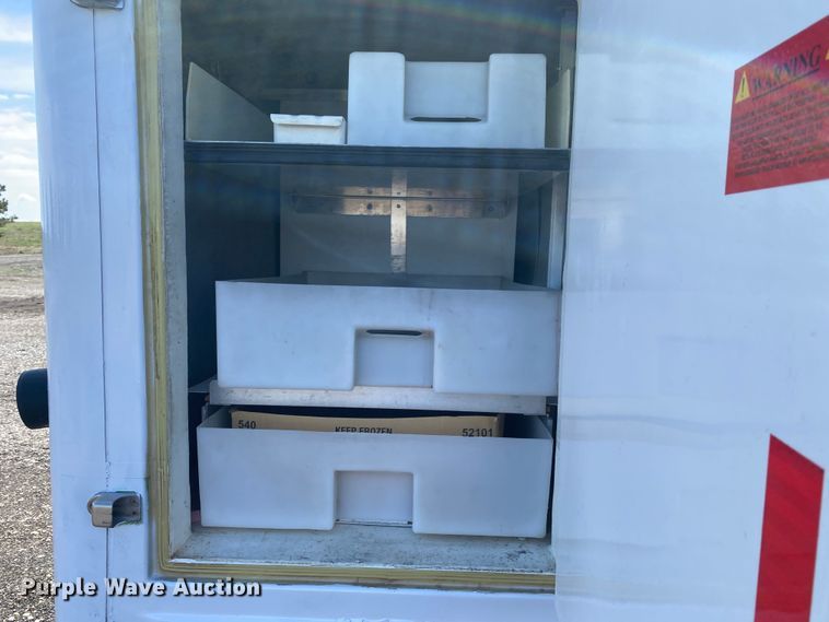 image for item KB9557 2015 Isuzu NPR  delivery truck