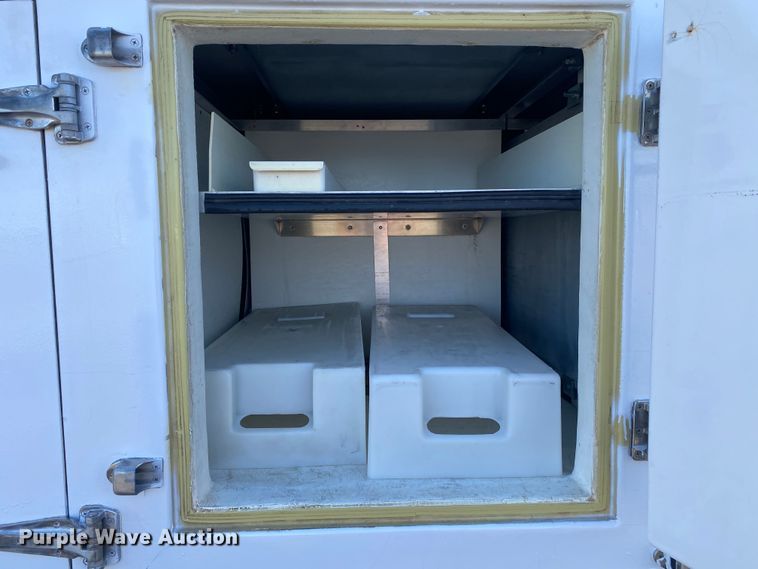 image for item KB9557 2015 Isuzu NPR  delivery truck