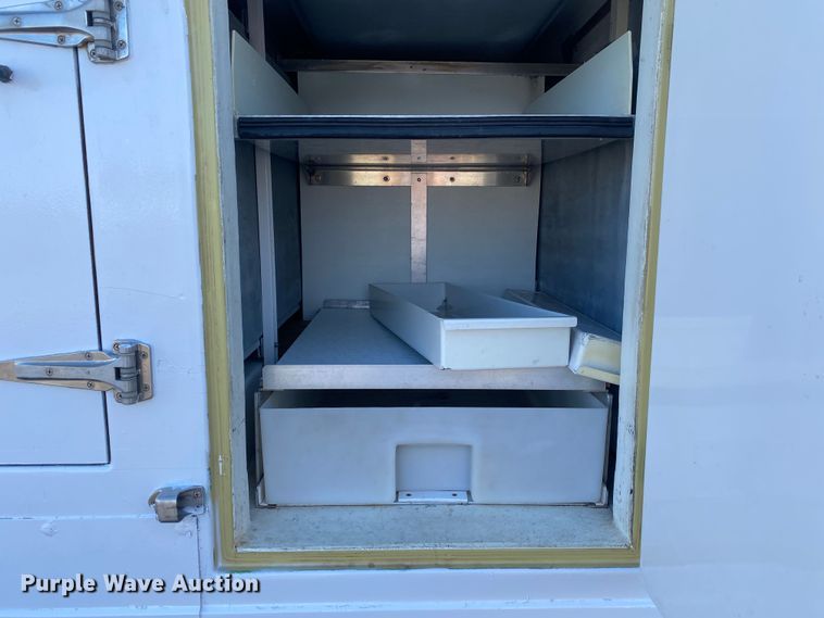 image for item KB9557 2015 Isuzu NPR  delivery truck