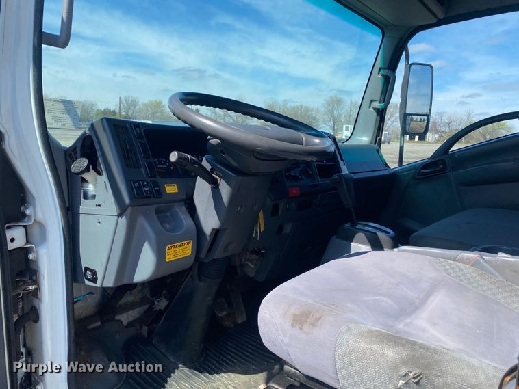 image for item KB9557 2015 Isuzu NPR  delivery truck