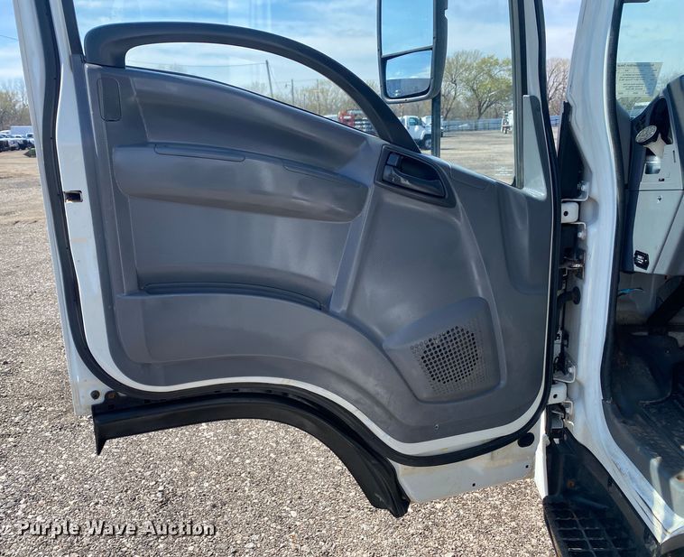 image for item KB9557 2015 Isuzu NPR  delivery truck