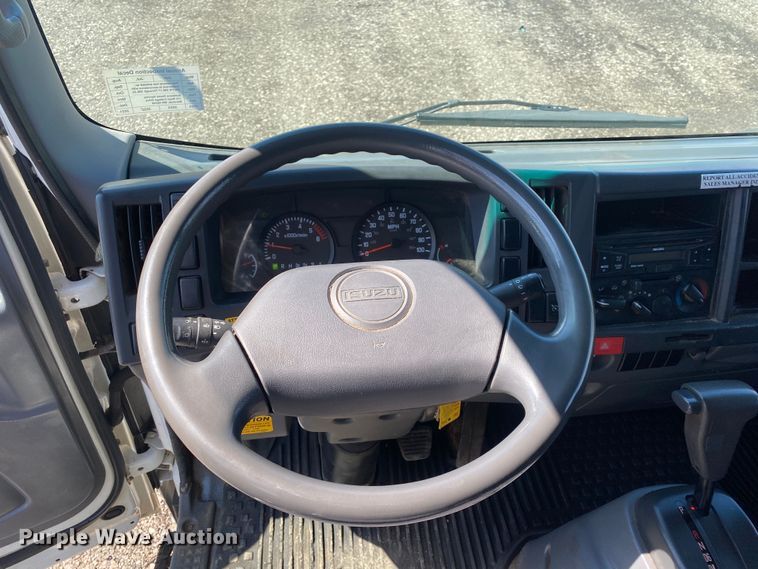 image for item KB9557 2015 Isuzu NPR  delivery truck