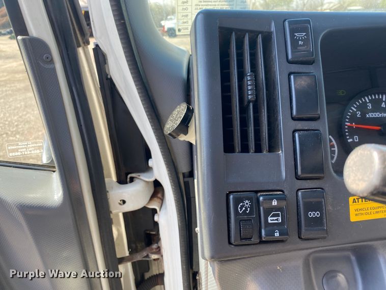 image for item KB9557 2015 Isuzu NPR  delivery truck