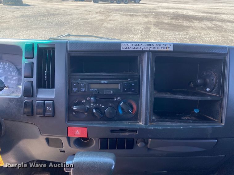 image for item KB9557 2015 Isuzu NPR  delivery truck