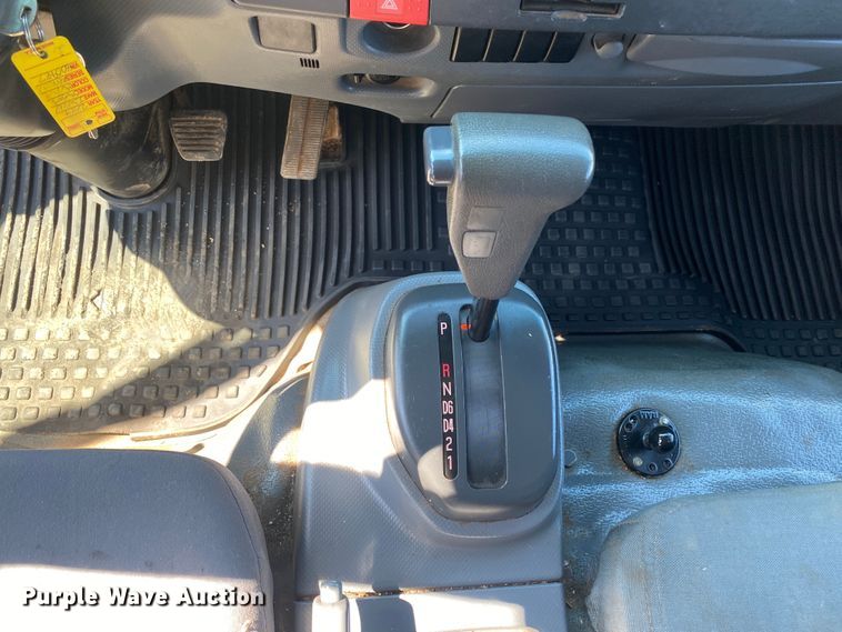 image for item KB9557 2015 Isuzu NPR  delivery truck