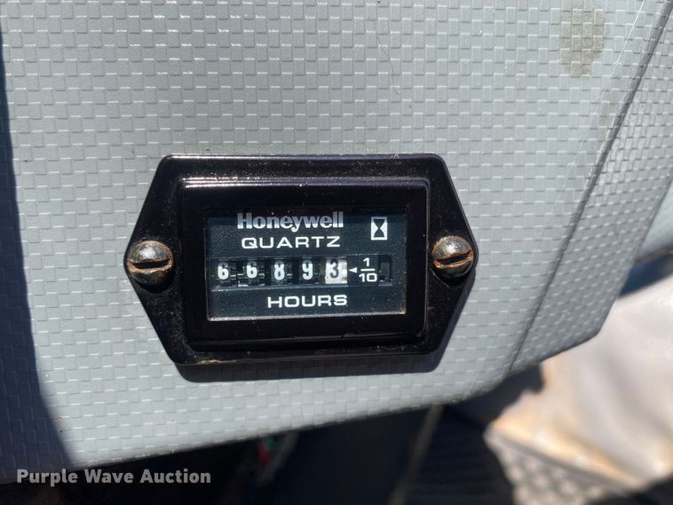 image for item KB9557 2015 Isuzu NPR  delivery truck