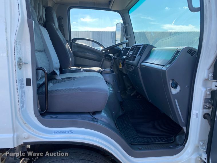 image for item KB9557 2015 Isuzu NPR  delivery truck