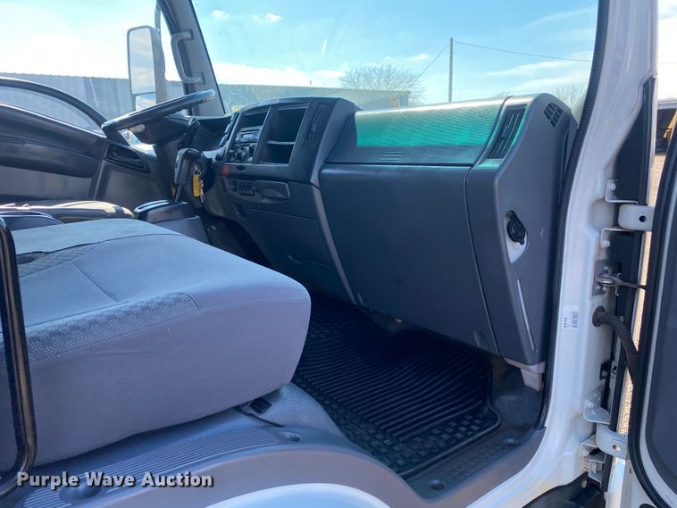 image for item KB9557 2015 Isuzu NPR  delivery truck