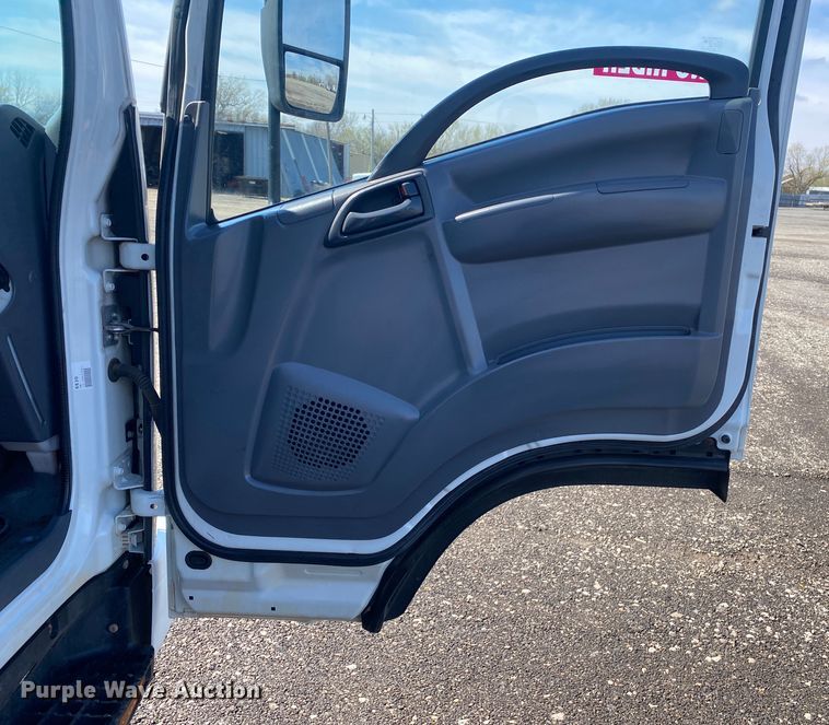 image for item KB9557 2015 Isuzu NPR  delivery truck