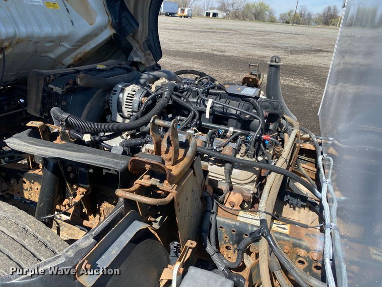 image for item KB9557 2015 Isuzu NPR  delivery truck