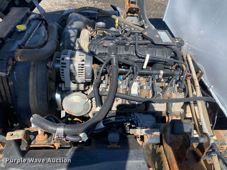 image for item KB9557 2015 Isuzu NPR  delivery truck