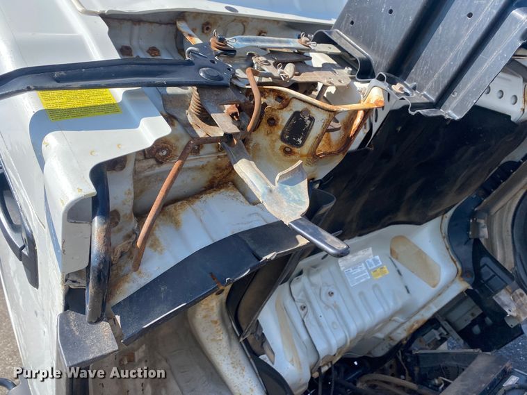 image for item KB9557 2015 Isuzu NPR  delivery truck