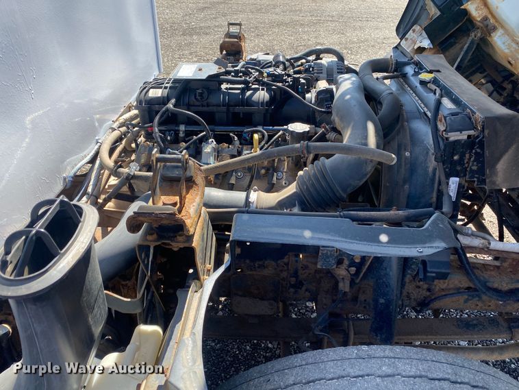 image for item KB9557 2015 Isuzu NPR  delivery truck