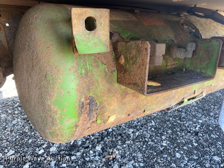 image for item KB9557 2015 Isuzu NPR  delivery truck