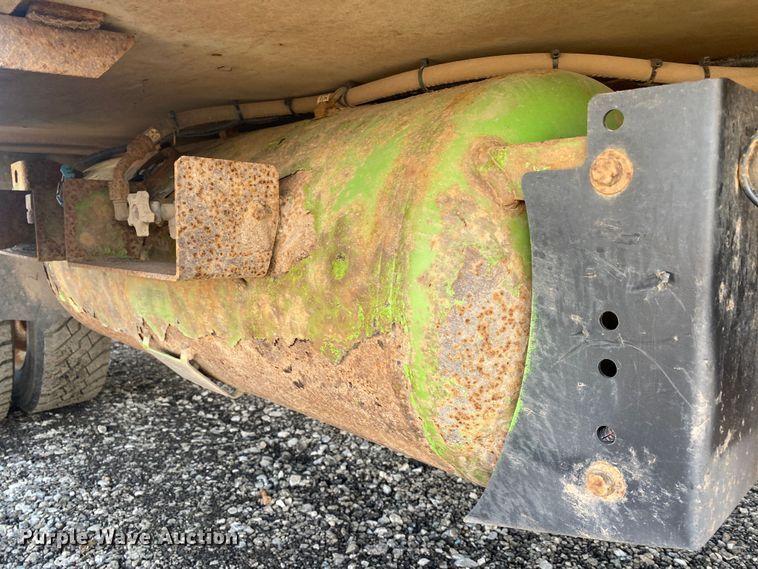 image for item KB9557 2015 Isuzu NPR  delivery truck