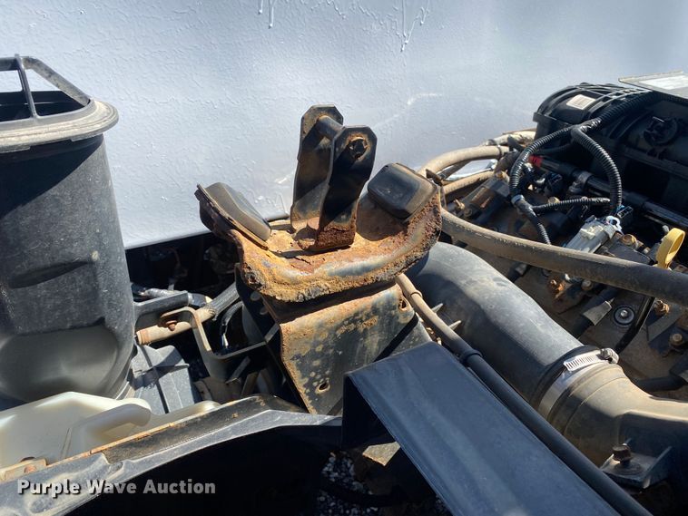 image for item KB9557 2015 Isuzu NPR  delivery truck