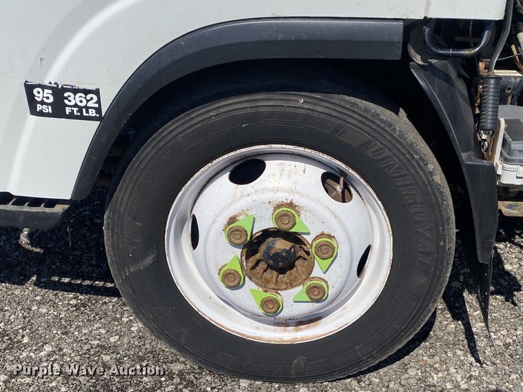 image for item KB9557 2015 Isuzu NPR  delivery truck