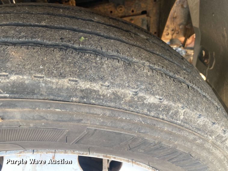 image for item KB9557 2015 Isuzu NPR  delivery truck