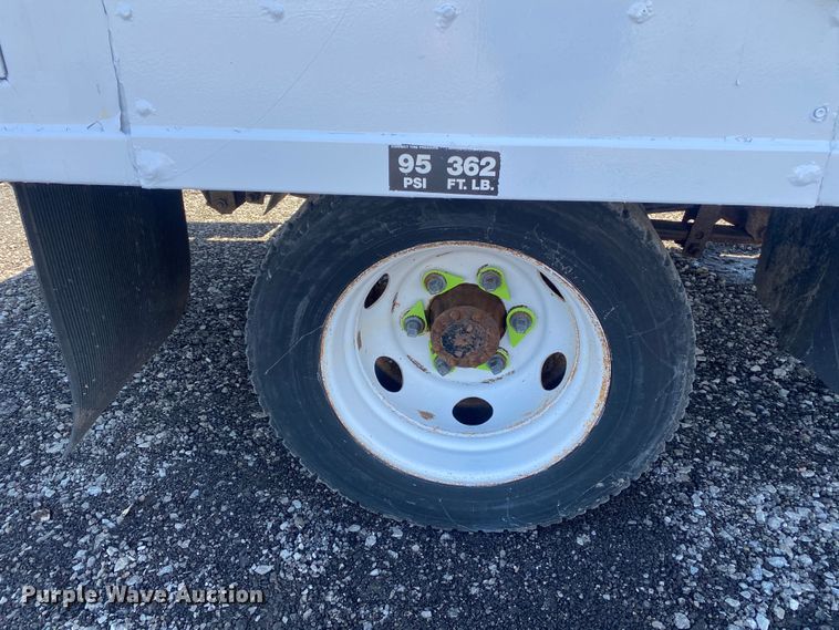 image for item KB9557 2015 Isuzu NPR  delivery truck