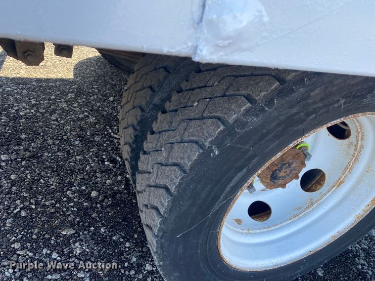 image for item KB9557 2015 Isuzu NPR  delivery truck