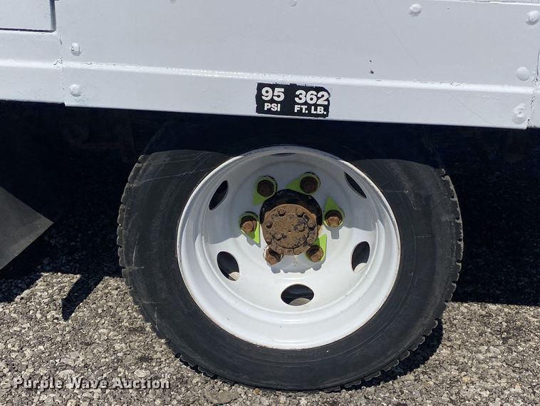 image for item KB9557 2015 Isuzu NPR  delivery truck