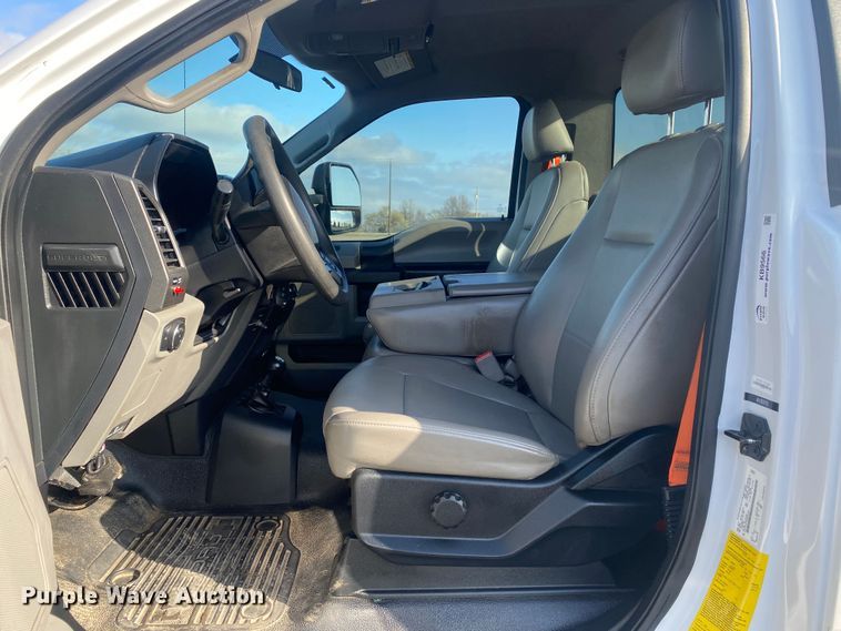 image for item KB9566 2017 Ford F550 XL  truck cab and chassis