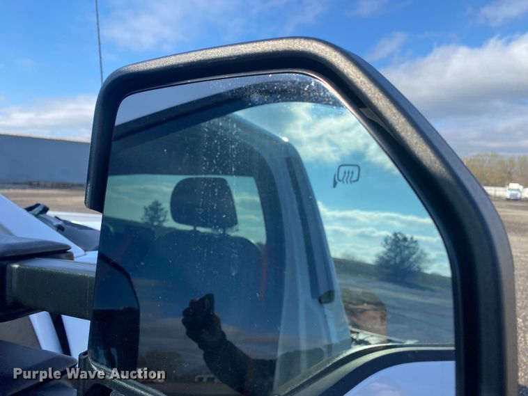 image for item KB9566 2017 Ford F550 XL  truck cab and chassis