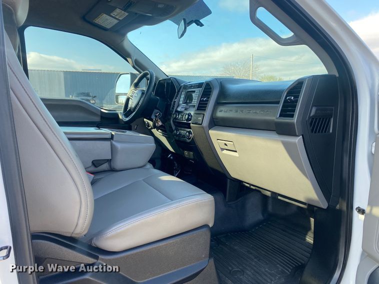 image for item KB9566 2017 Ford F550 XL  truck cab and chassis