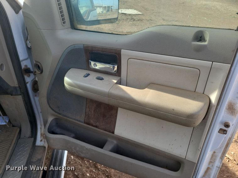 image for item KD9279 2004 Ford F150  SuperCrew pickup truck