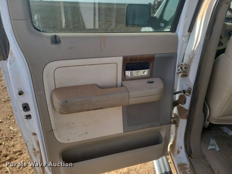 image for item KD9279 2004 Ford F150  SuperCrew pickup truck