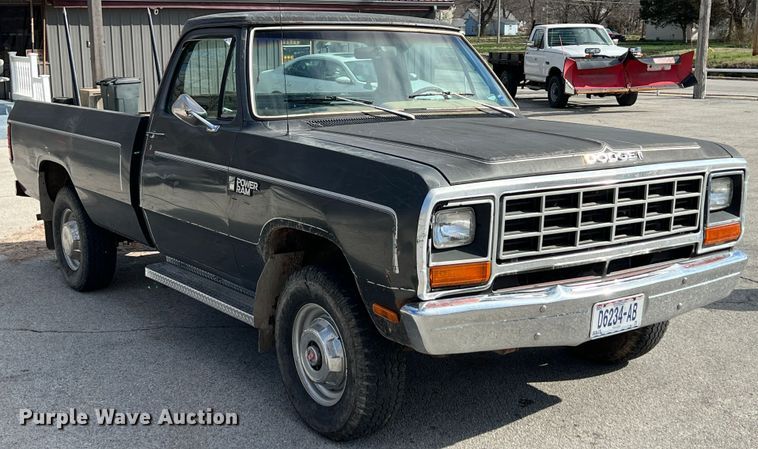 image for item KR9472 1982 Dodge W250  pickup truck