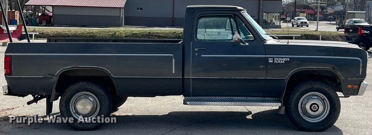 image for item KR9472 1982 Dodge W250  pickup truck