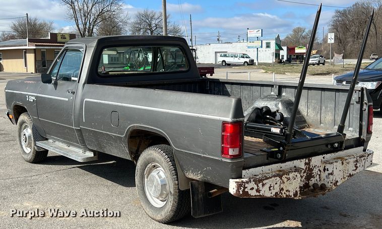 image for item KR9472 1982 Dodge W250  pickup truck