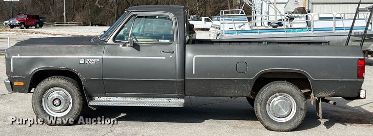 image for item KR9472 1982 Dodge W250  pickup truck