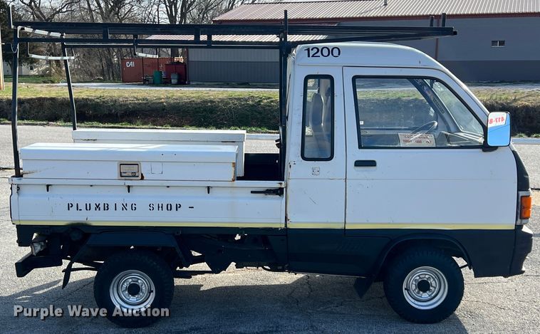 image for item KR9476 1994 Daihatsu HiJet  mini truck