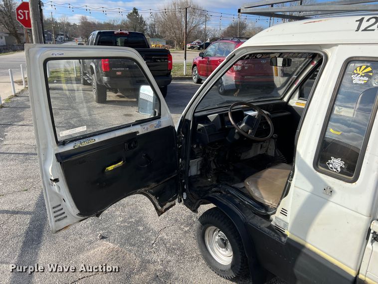 image for item KR9476 1994 Daihatsu HiJet  mini truck