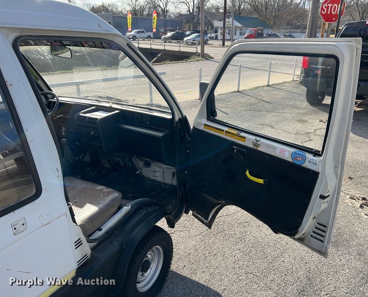 image for item KR9476 1994 Daihatsu HiJet  mini truck