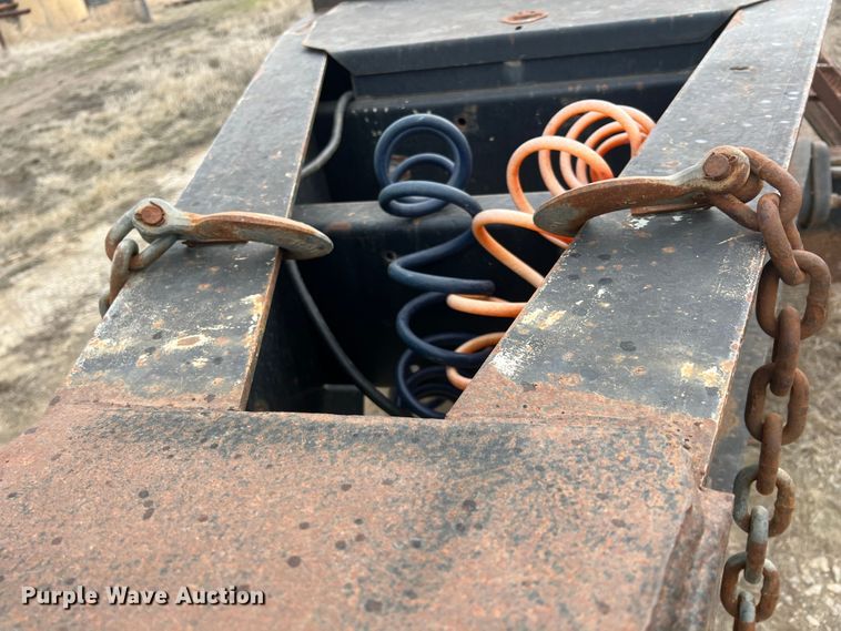 image for item KR9533 2007 Eager Beaver 25XPT  equipment trailer