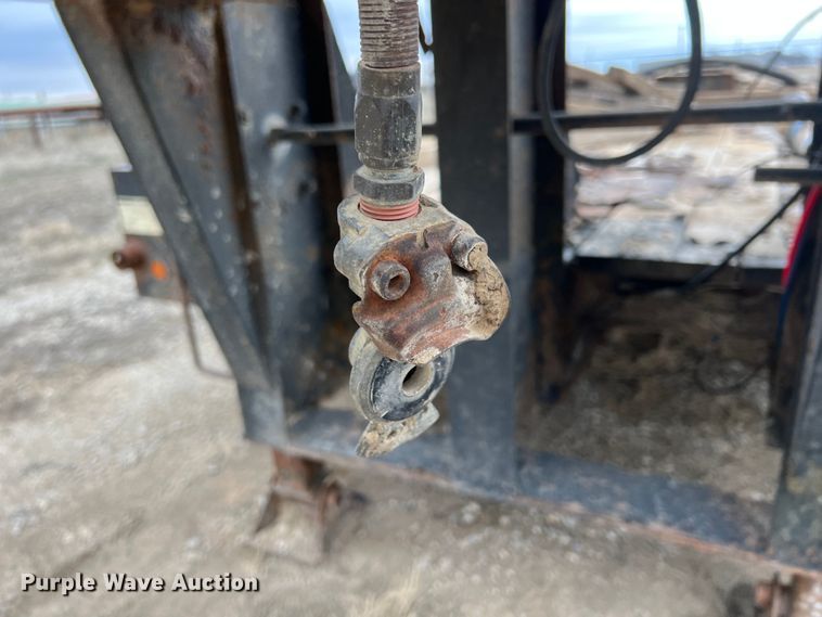 image for item KR9533 2007 Eager Beaver 25XPT  equipment trailer