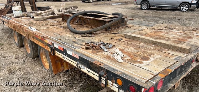 image for item KR9533 2007 Eager Beaver 25XPT  equipment trailer