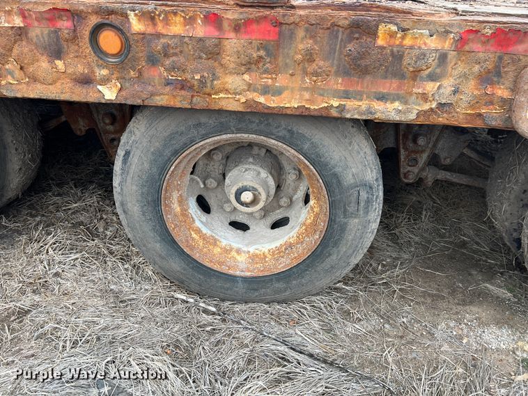 image for item KR9533 2007 Eager Beaver 25XPT  equipment trailer