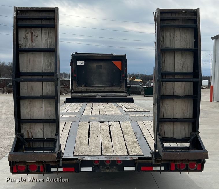 image for item KR9535 2017 Eager Beaver 20XPT  equipment trailer