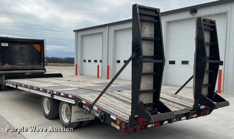 image for item KR9535 2017 Eager Beaver 20XPT  equipment trailer